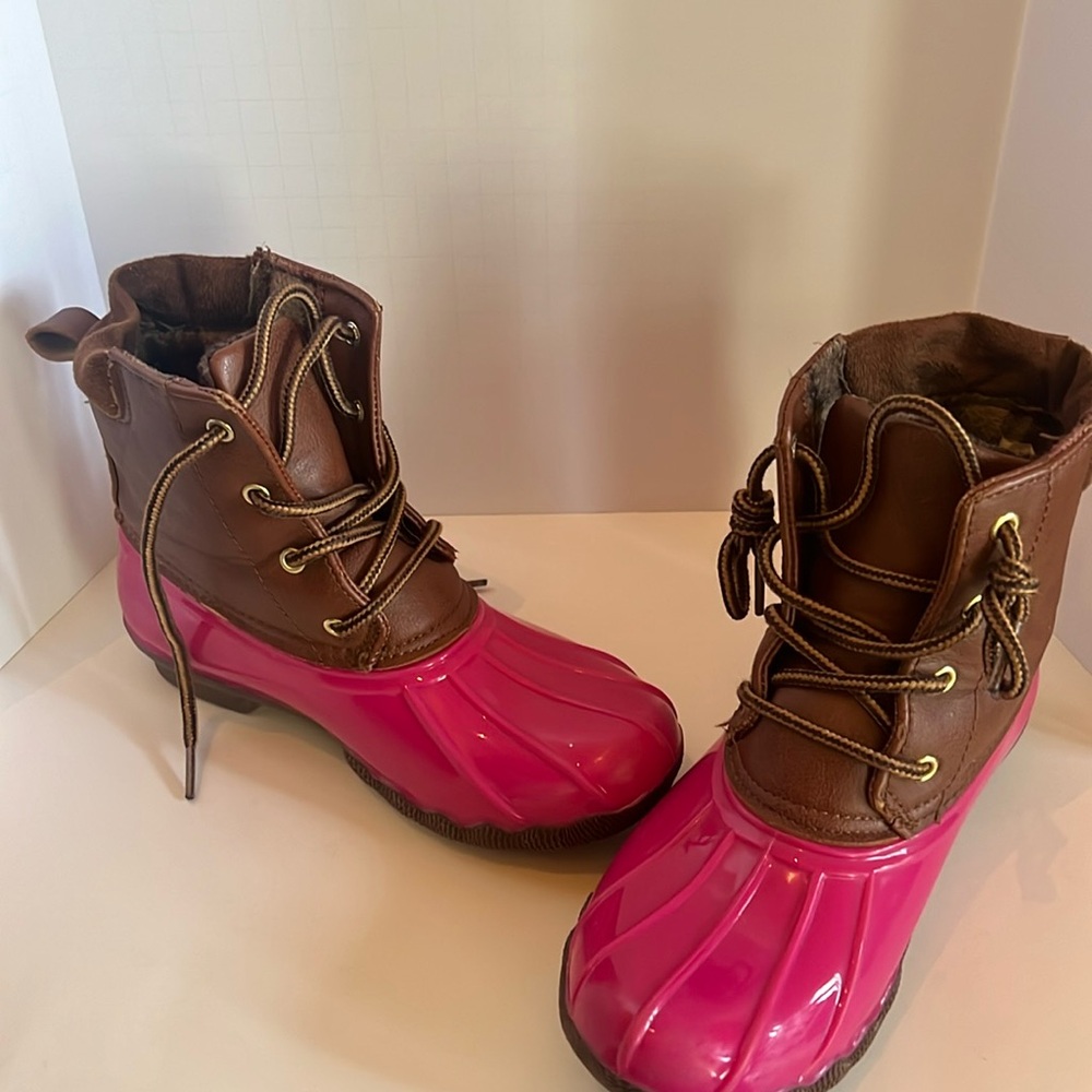 Girl’s Brown & Pink Peral-T Duck Boots